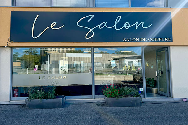 Atelier W votre agence de publicité à Manosque spécialiste des poses d'enseignes